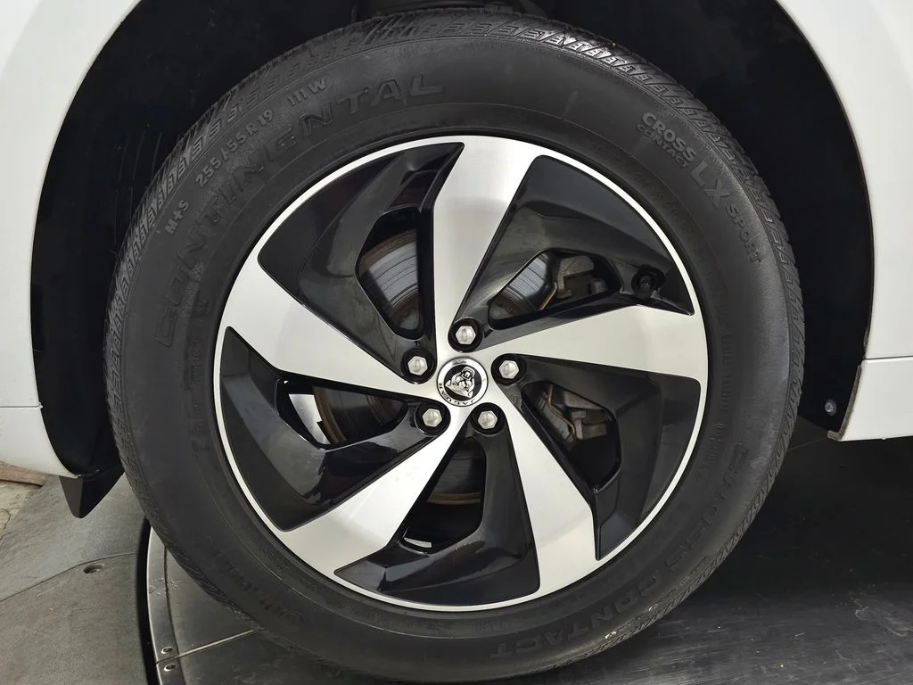 Used 2025  Jaguar P250 R-Dynamic S image 14