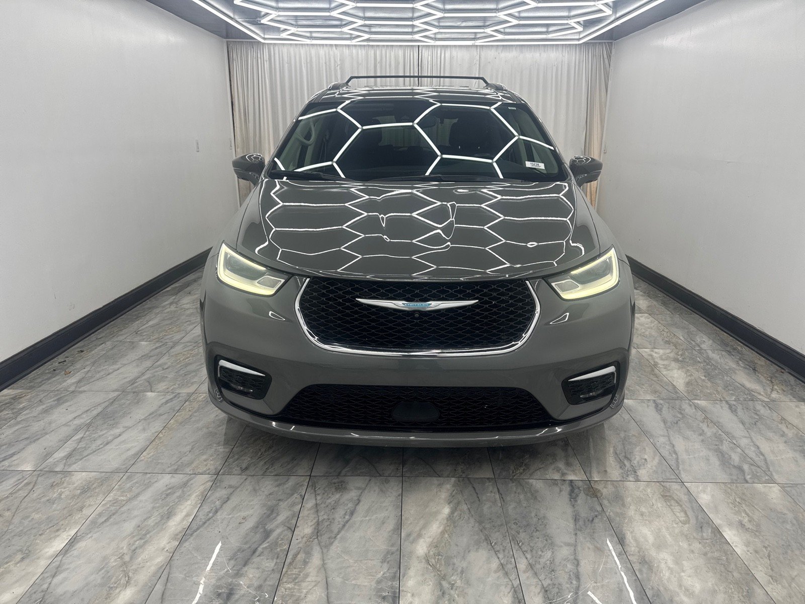 2021 Chrysler Pacifica Hybrid Touring L photo 2