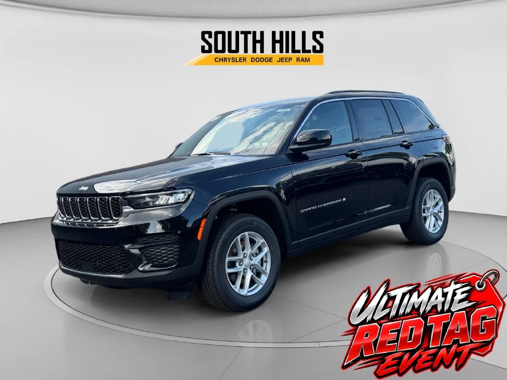 New 2026 Diamond Black Crystal Pearl-Coat Exterior Paint Jeep Laredo image 1