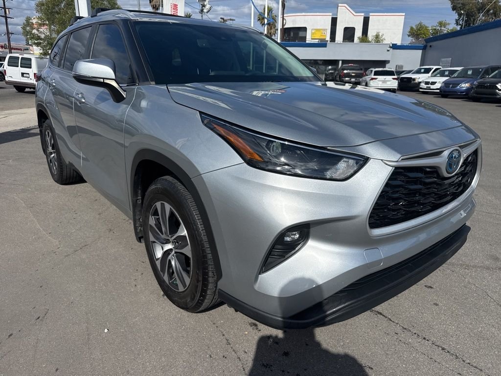 2023 Toyota Highlander Hybrid XLE FWD's photo