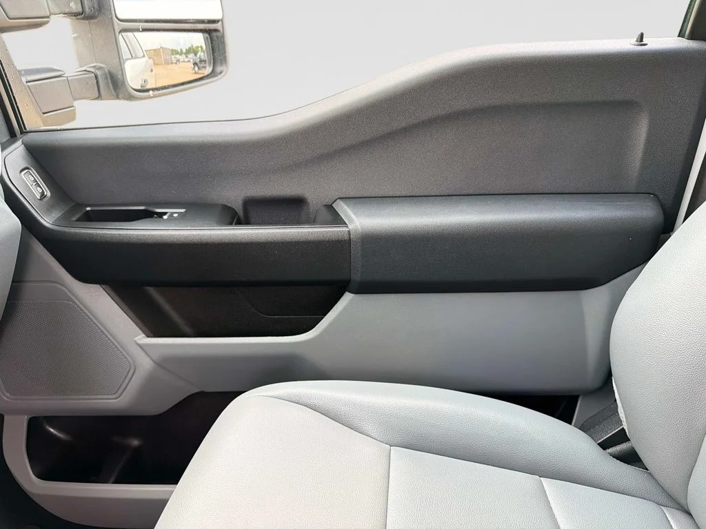 Used 2025 White Ford XL image 23