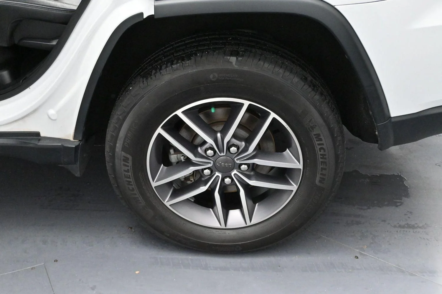 Used 2021 Bright White Clearcoat Jeep Limited image 31