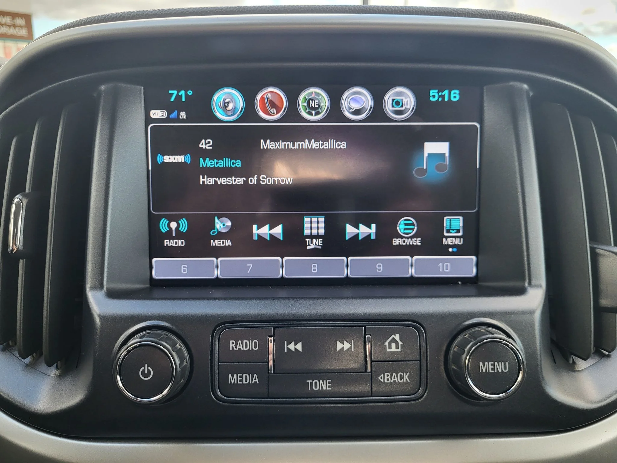 Used 2018 GRAPHITE METALLIC Chevrolet 4WD LT image 13
