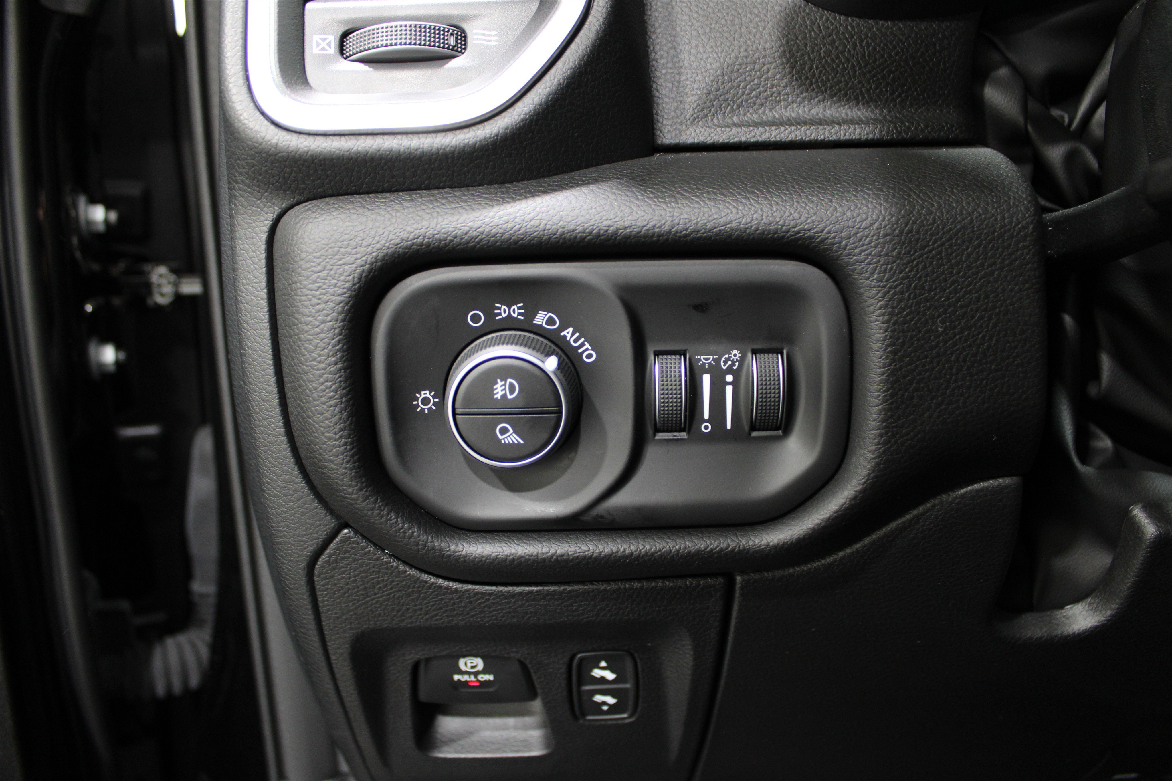 2025 Ram 1500 Big Horn photo 4