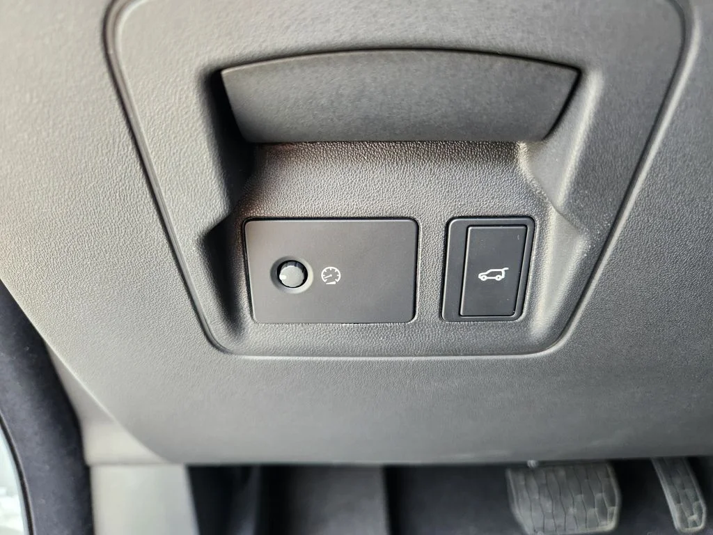 Used 2026 Fuji White Land Rover S image 19