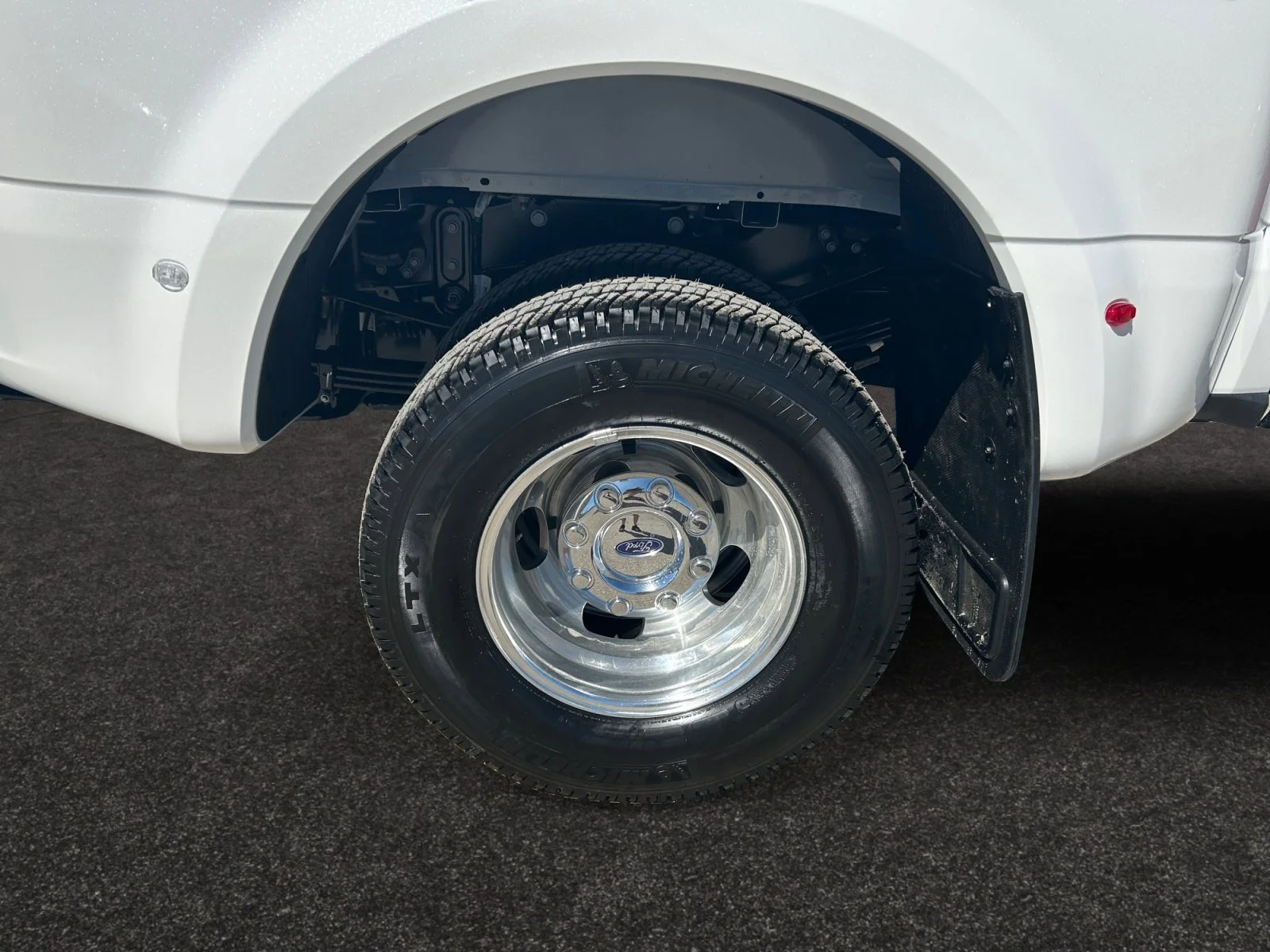 New 2026 Star White Metallic Tri-Coat Ford Platinum image 9