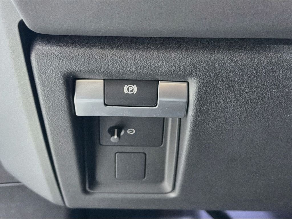 New 2026 Fuji White Land Rover X-Dynamic SE image 10