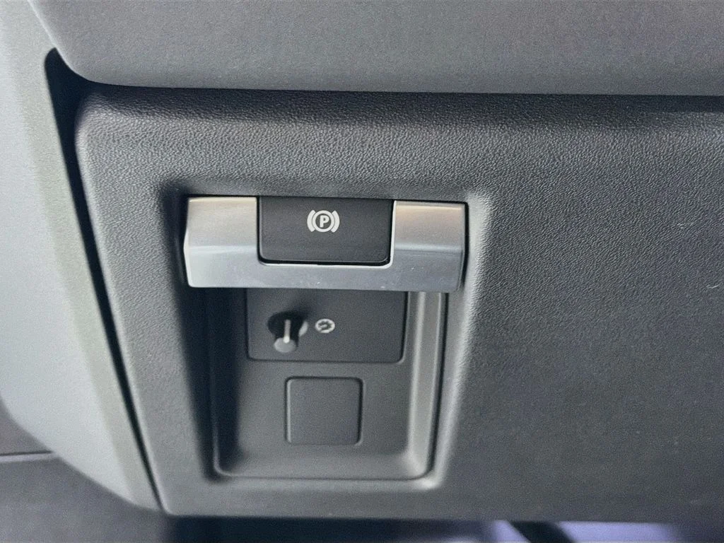 New 2026 Fuji White Land Rover X-Dynamic SE image 10
