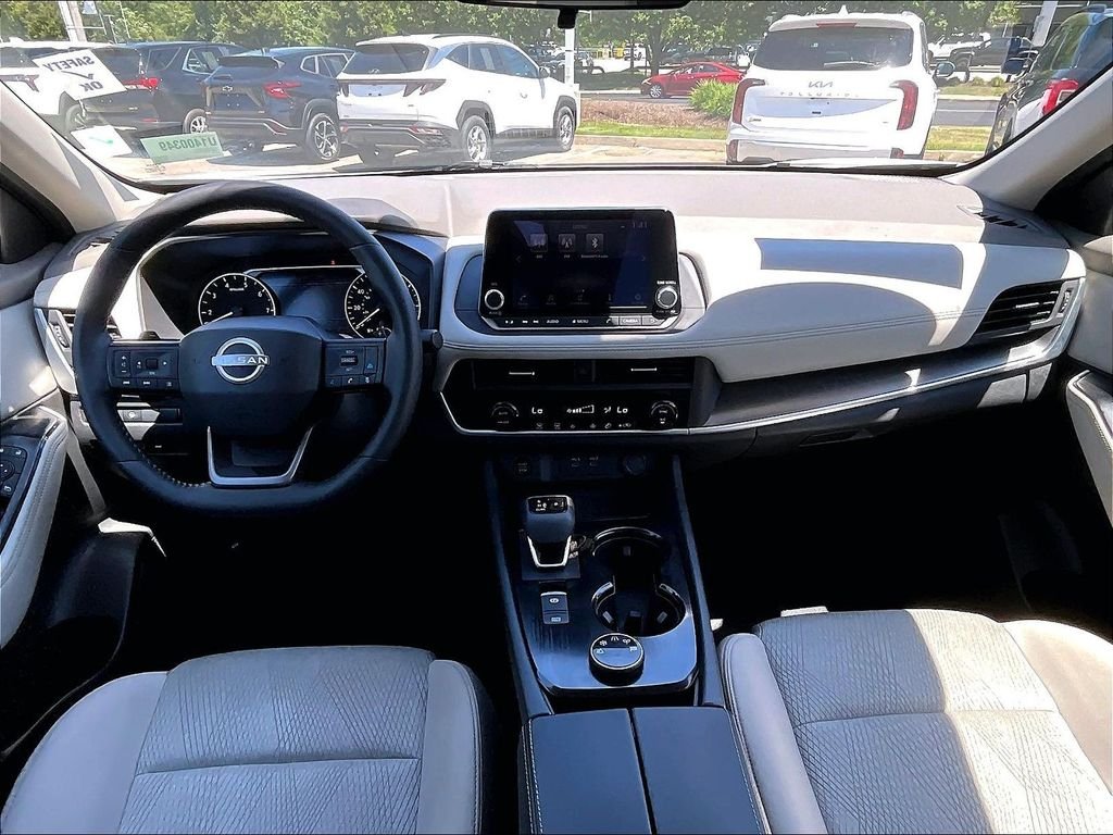 Used 2025 White Nissan SV image 21