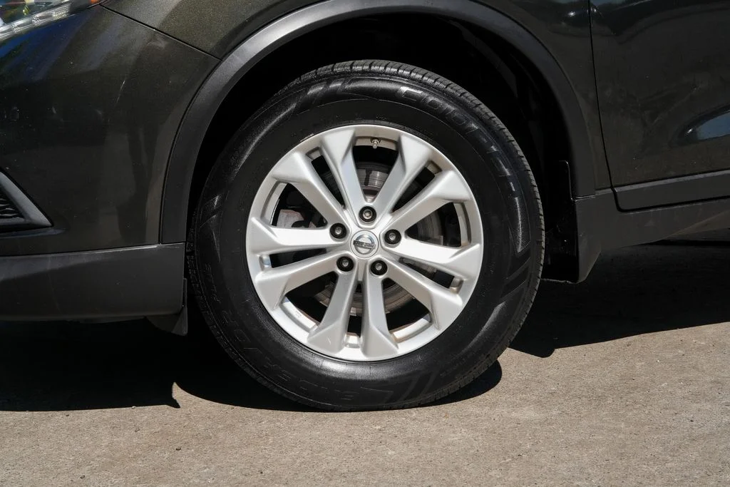 Used 2014 Black Nissan SV image 9