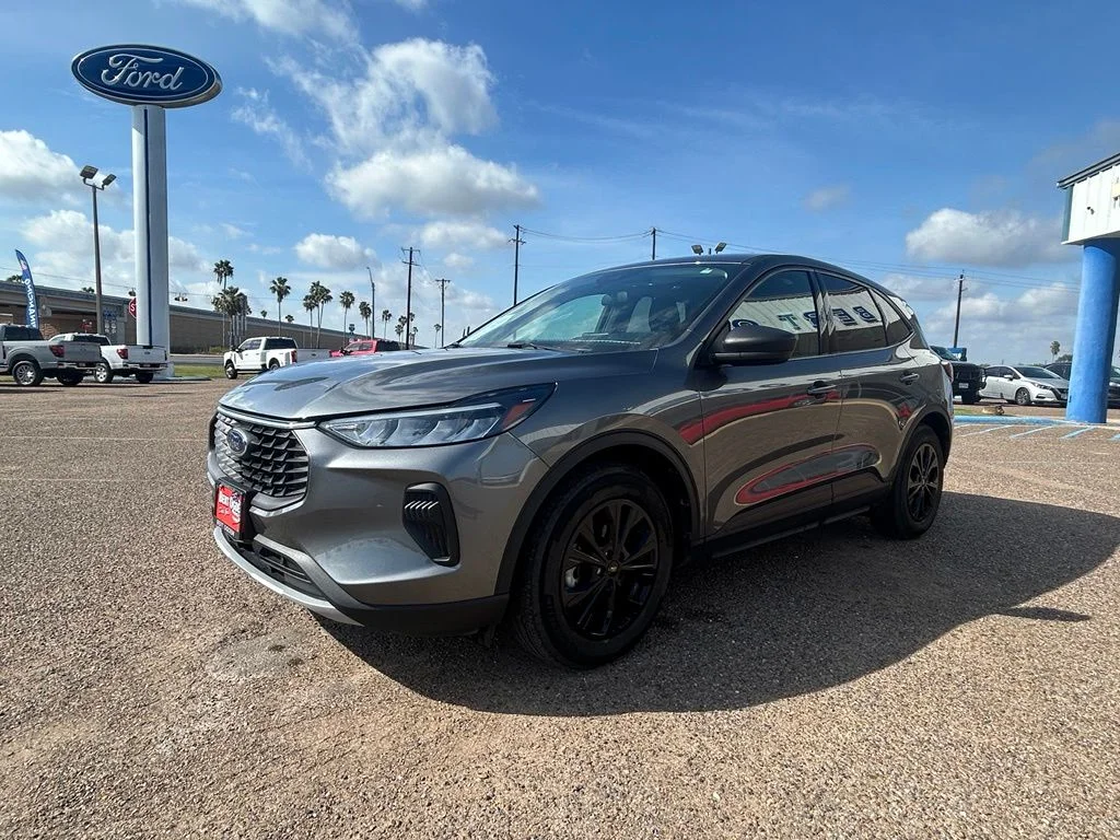 Used 2025 Gray Ford Active image 3