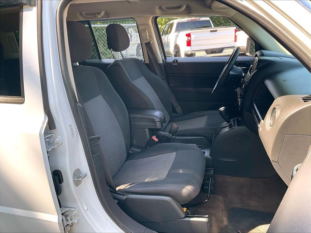 Used 2014 White Jeep Latitude image 11