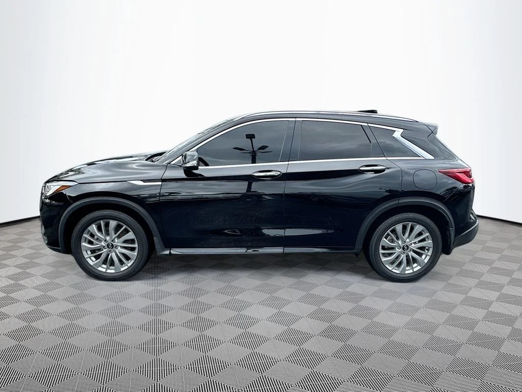Certified Used 2023 Black INFINITI LUXE image 9