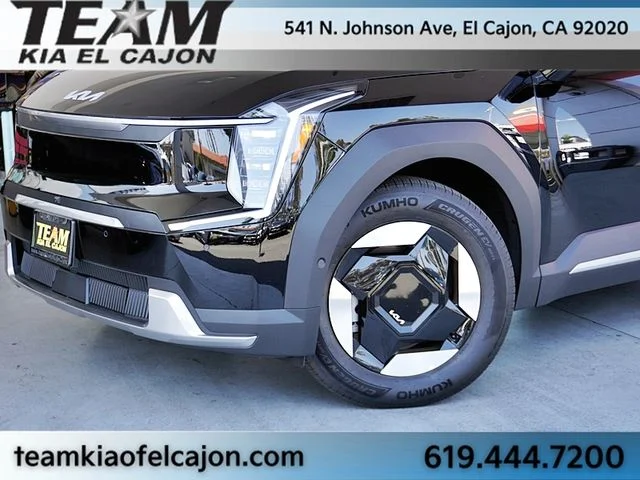 New 2026 Black Kia Wind image 3