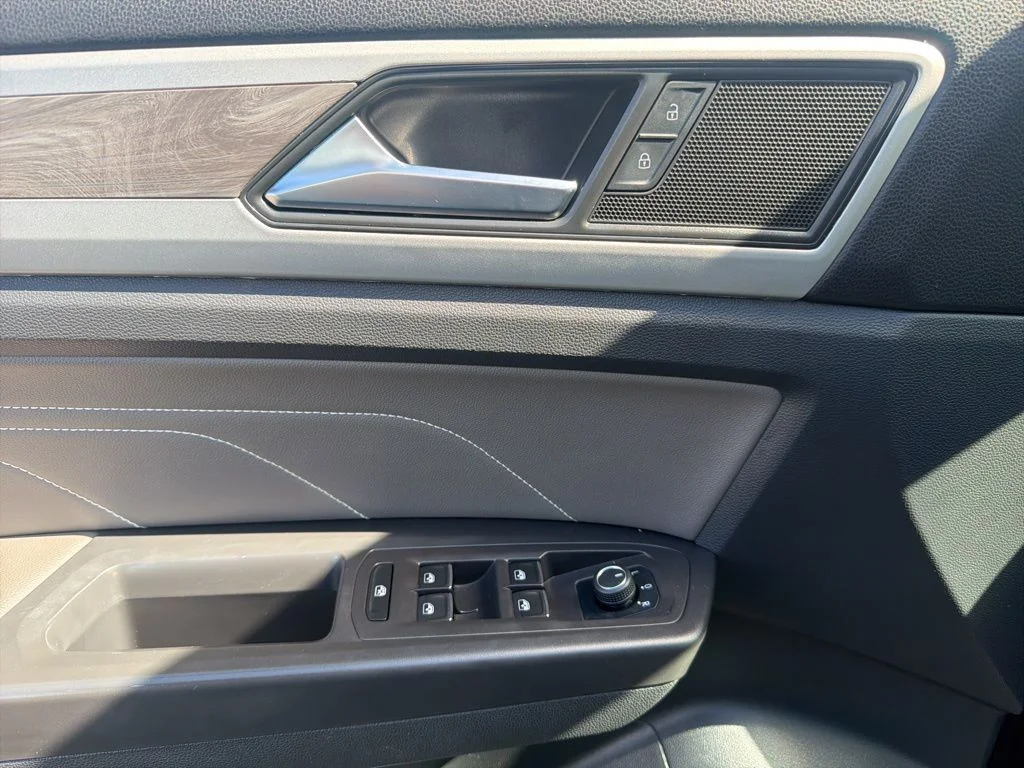 2022 Volkswagen Atlas Cross Sport SE w/Tech - Photo 12