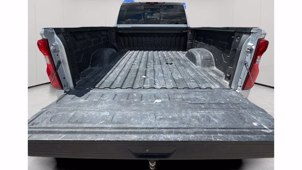 Used 2022 SILVER ICE METALLIC Chevrolet High Country image 29