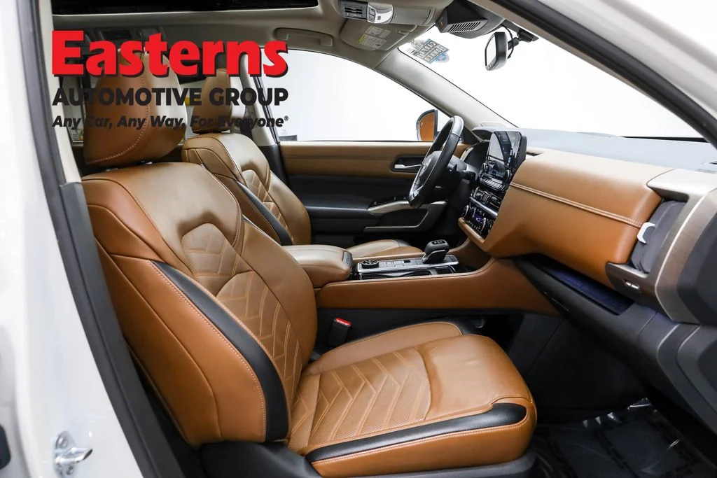 Used 2022 White Nissan Platinum image 26