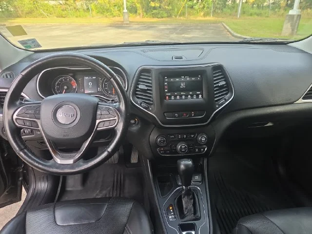 Used 2020 Gray Jeep Latitude Plus image 17