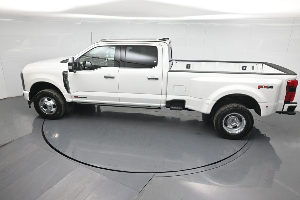 New 2026 Star White Metallic Tri-Coat Ford Platinum image 40