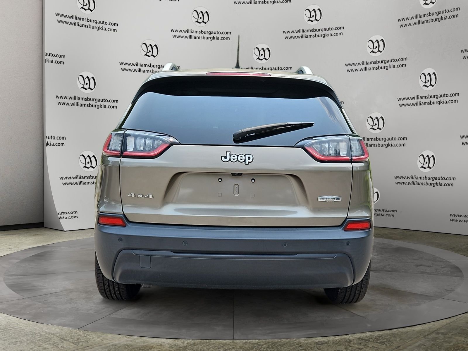 Used 2021 Beige Jeep Latitude Plus image 4