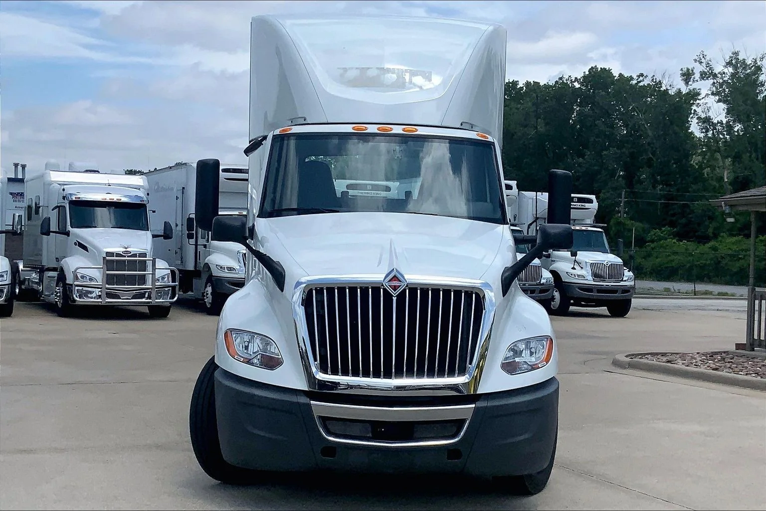 Used 2021 WHITE International  image 2