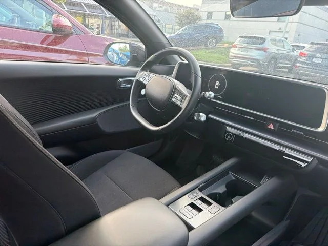 Used 2024 Onyx Black Hyundai SE image 13