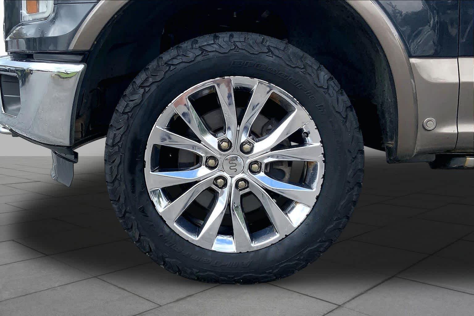 Used 2015 Tuxedo Black Metallic/Caribou Metallic Ford King Ranch image 11