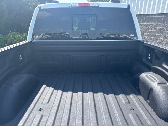 New 2026 Oxford White Ford XLT image 12