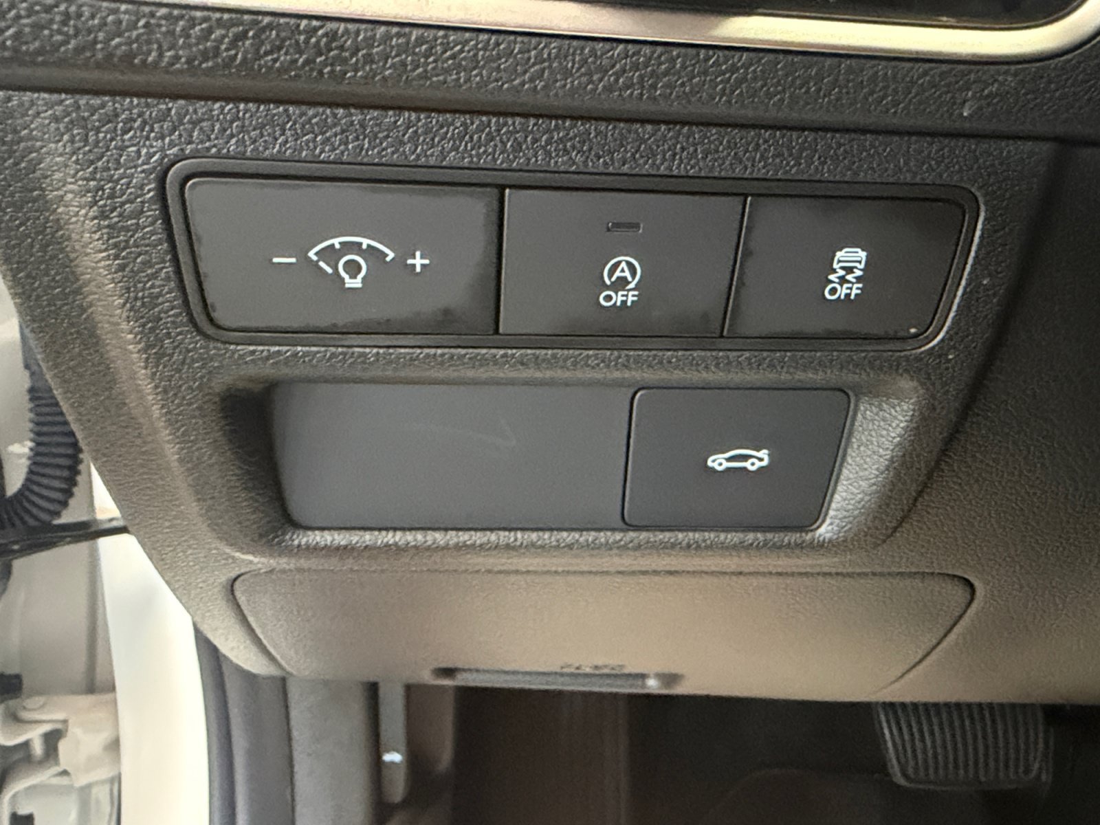 Used 2025 Serenity White Hyundai SE image 24