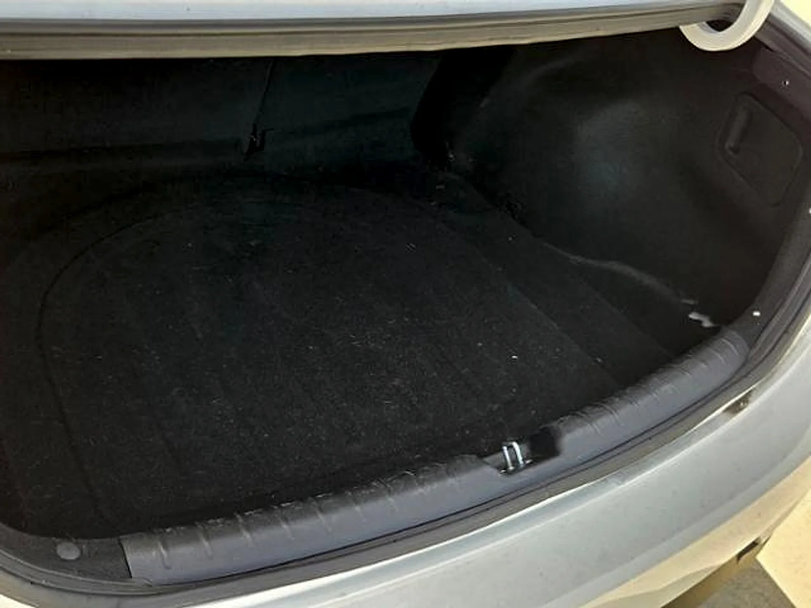 Used 2019 Clear White Kia S image 10