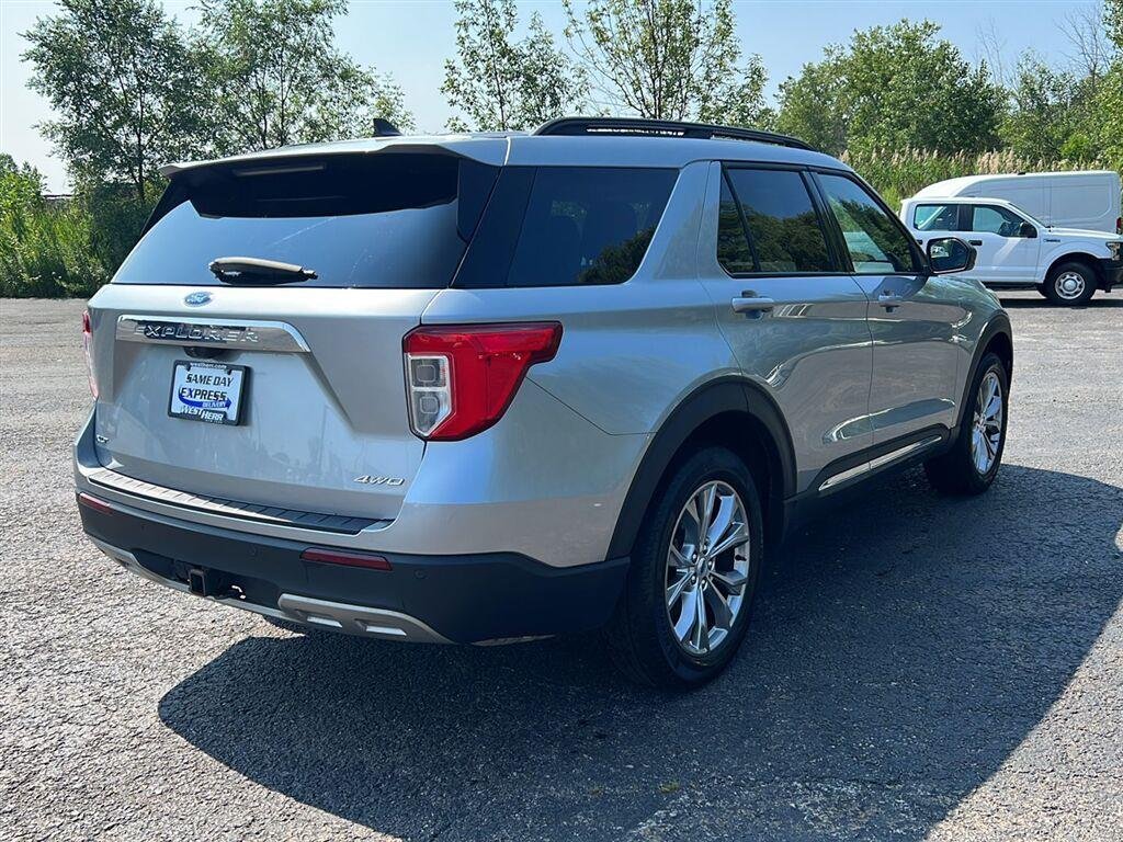 Used 2023 Iconic Silver Ford XLT image 25