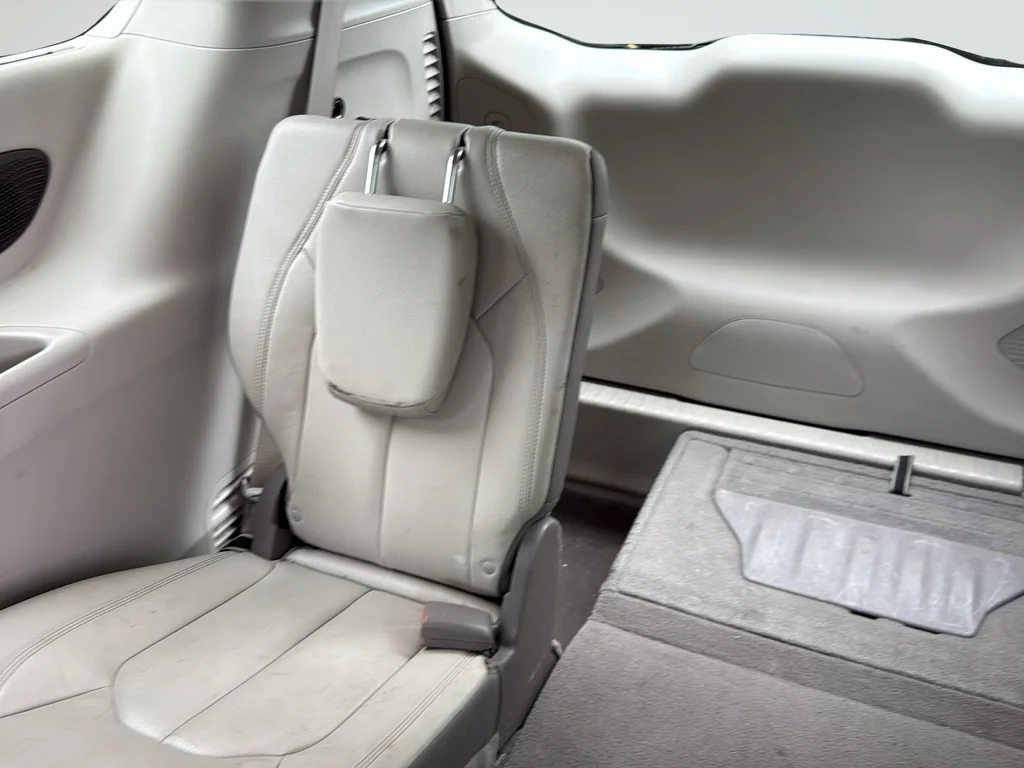 Used 2017 White Chrysler Touring L image 47