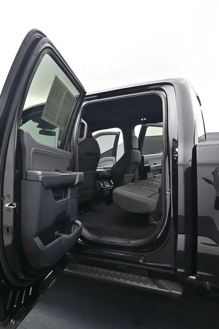 Used 2023 Black Ford XLT image 17