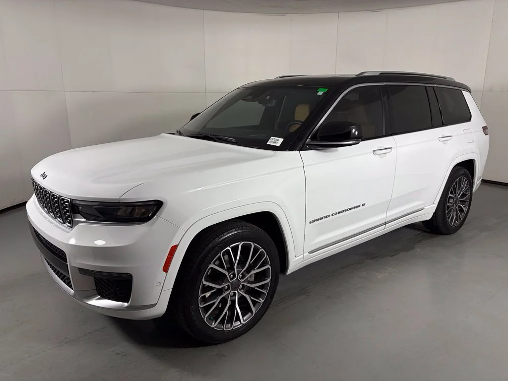 Used 2023 White Jeep Summit image 4