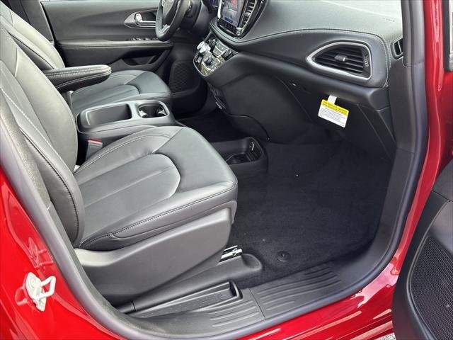New 2026 Red Hot Pearl-Coat Exterior Paint Chrysler Select image 44