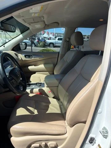 Used 2018 Pearl White Nissan SL image 18