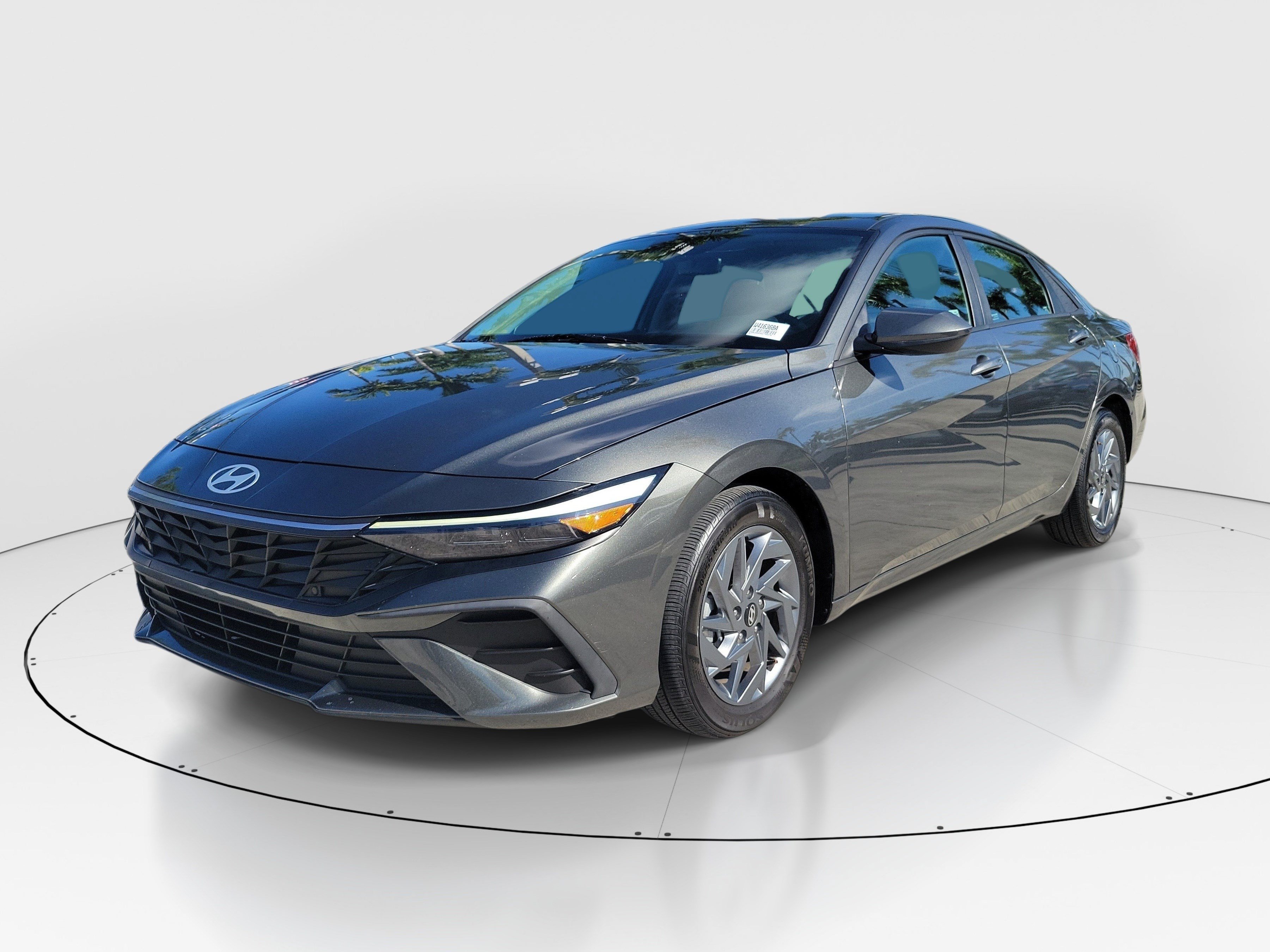 Used 2024 Amazon Gray Hyundai SEL image 3