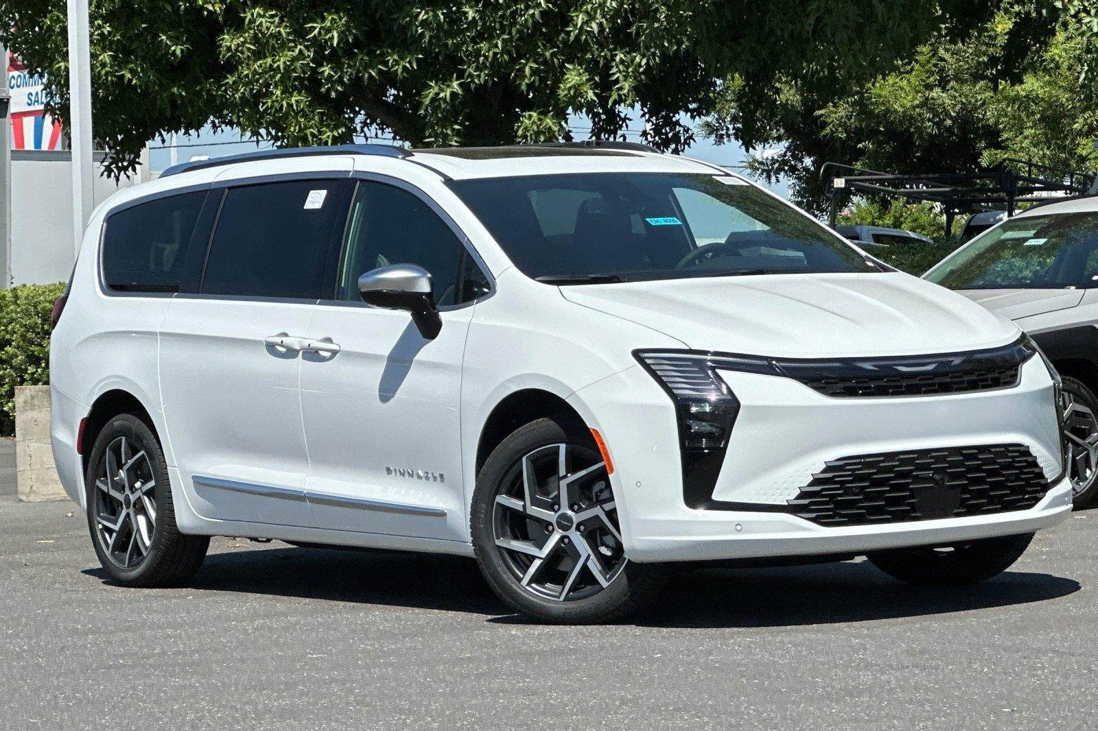 New 2027 Bright White Clearcoat Chrysler Pinnacle image 2