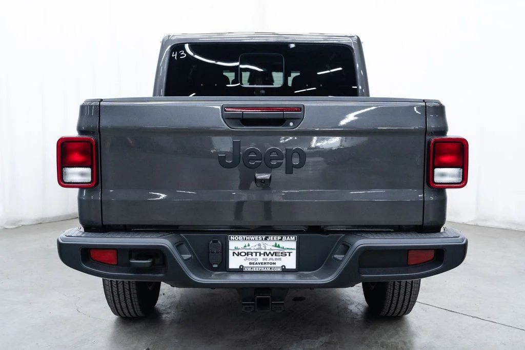 New 2026 Granite Crystal Metallic Clear-Coat Exterior Paint Jeep Sport S image 5