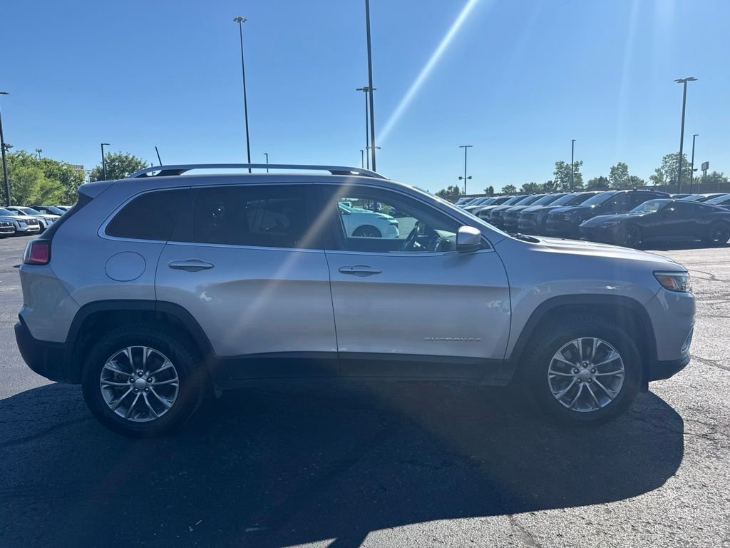 Used 2020 Silver Jeep Latitude Plus image 2