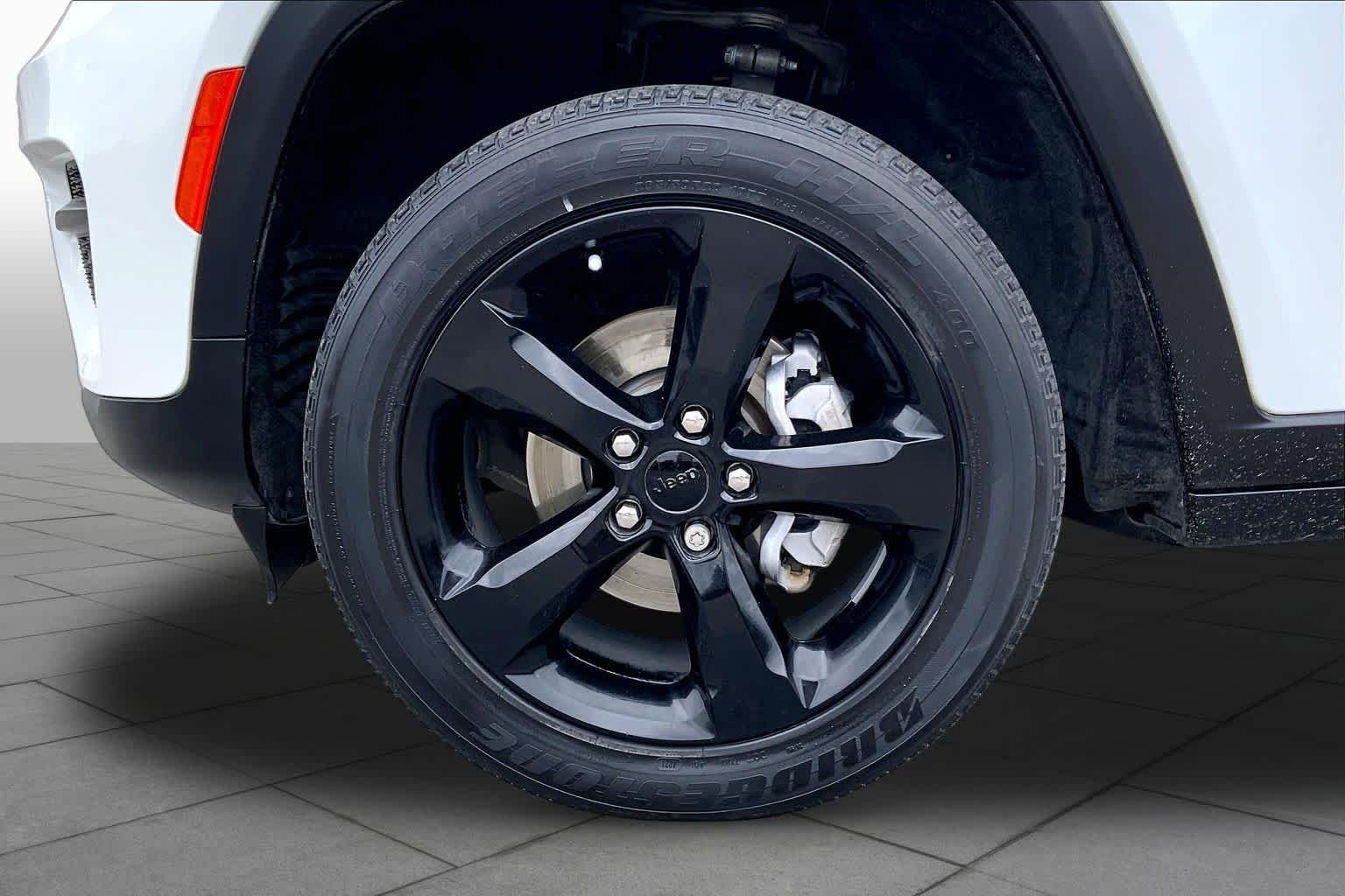 Used 2022 Bright White Clearcoat Jeep Altitude image 18