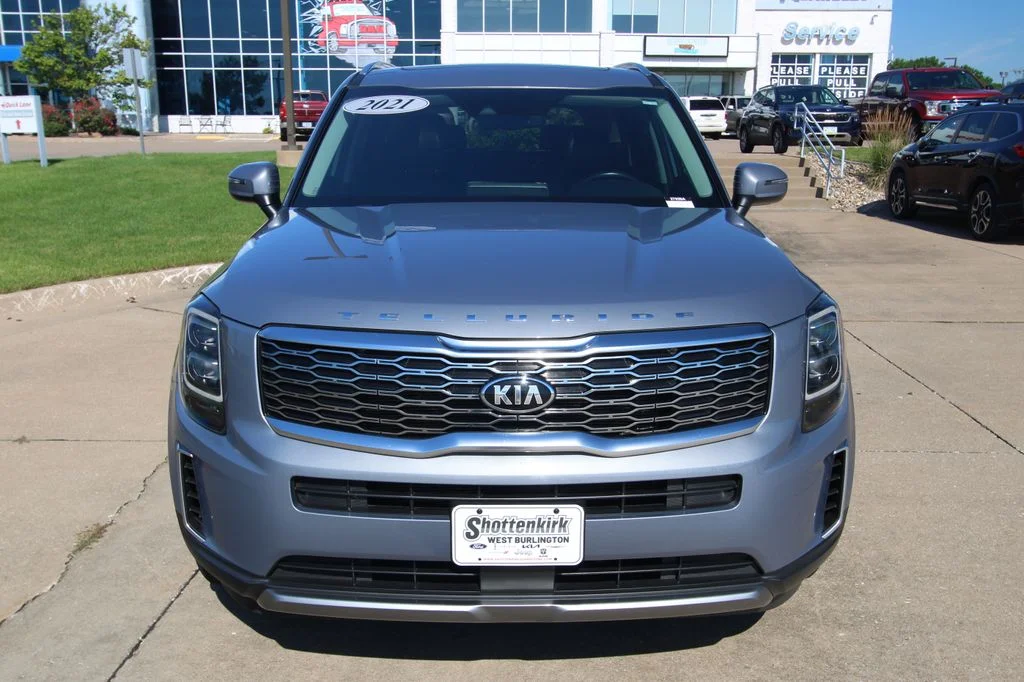 Used 2021 Everlasting Silver Kia EX image 2