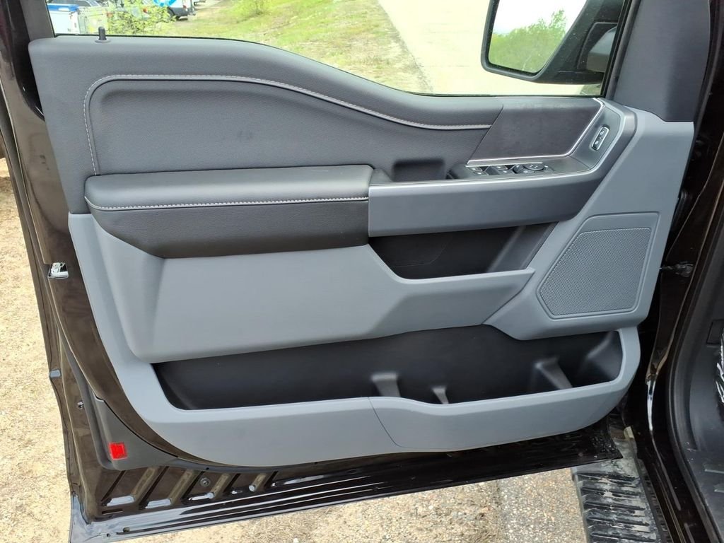 New 2026 Agate Black Metallic Ford XLT image 18