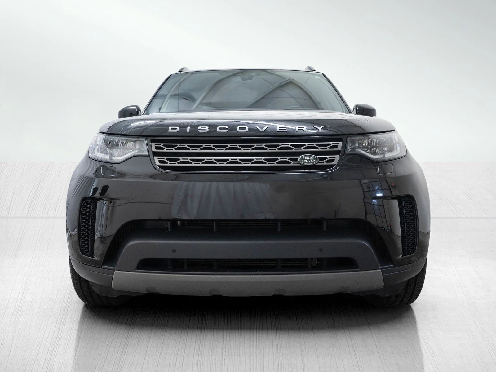 Used 2019 Land Rover Discovery SE with VIN SALRG2RV9KA083205 for sale in Overland Park, KS