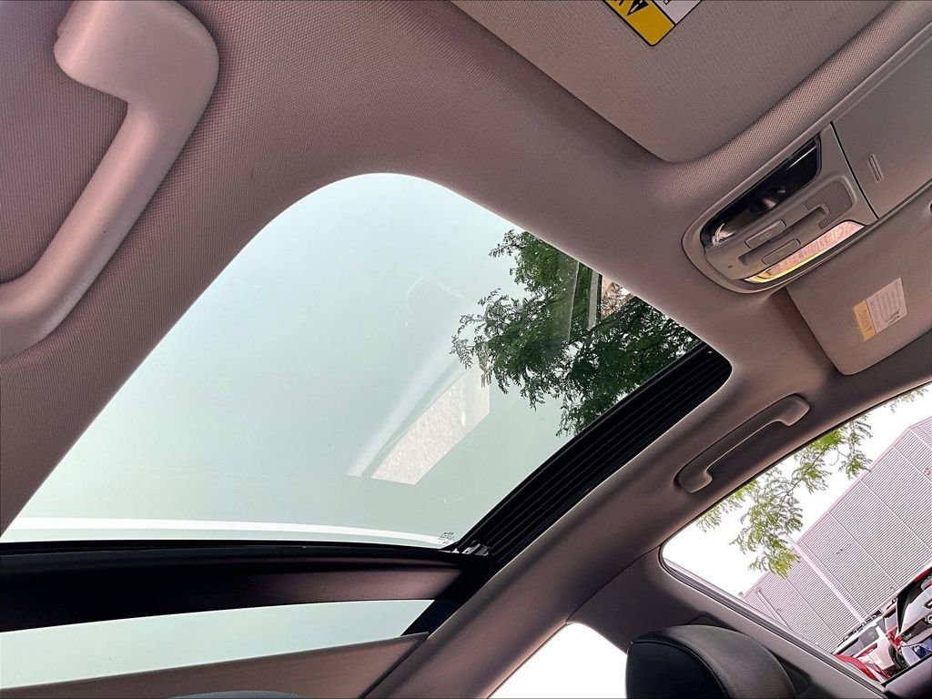 Used 2020 Silver Kia SE image 22