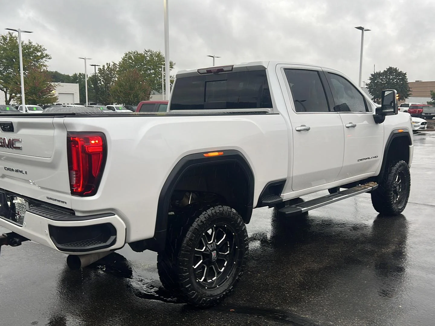 Used 2021 White Frost Tricoat GMC Denali image 6