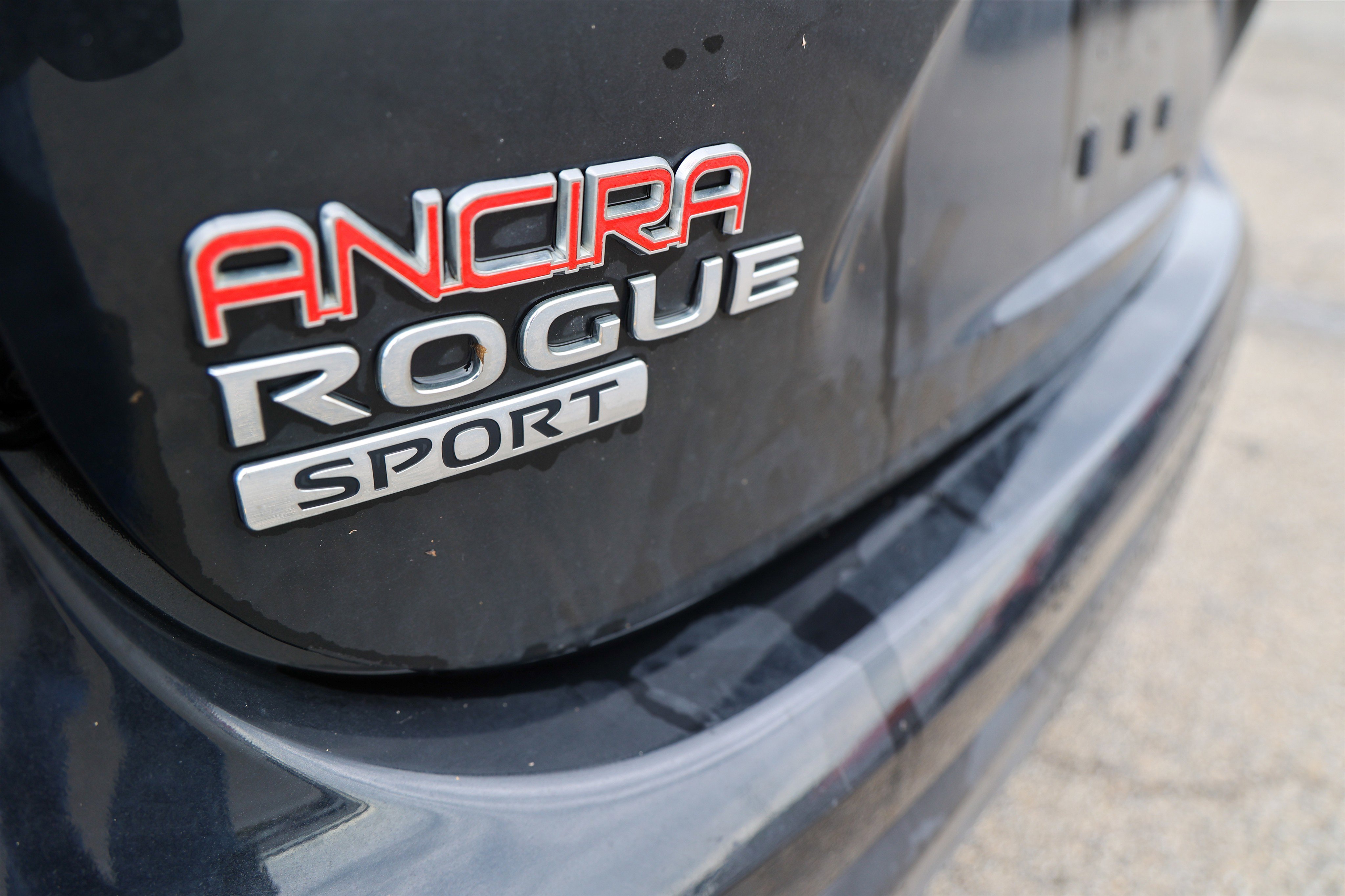 Used 2019 Magnetic Black Pearl Nissan S image 11