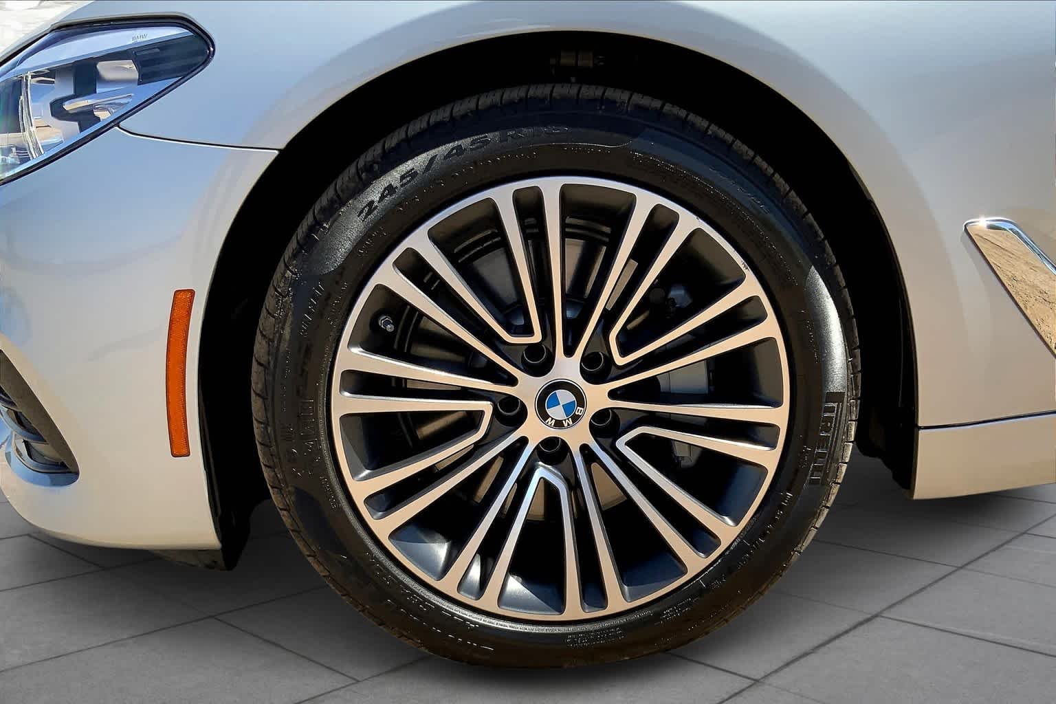 Used 2018 Glacier Silver Metallic BMW 530i image 10
