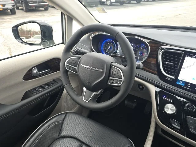 Used 2024 Silver Chrysler Limited image 30