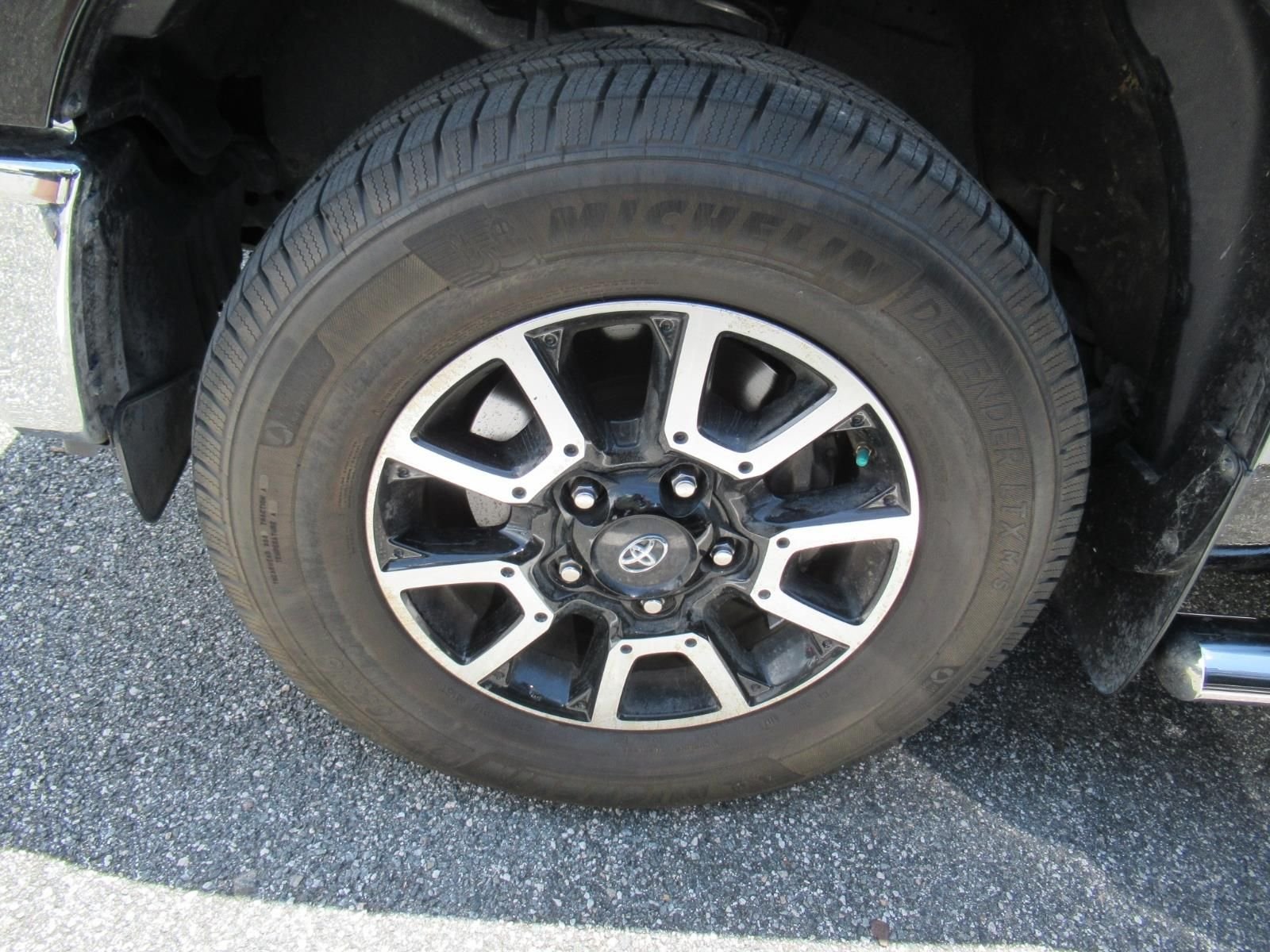 Used 2015 Black Toyota SR5 image 5